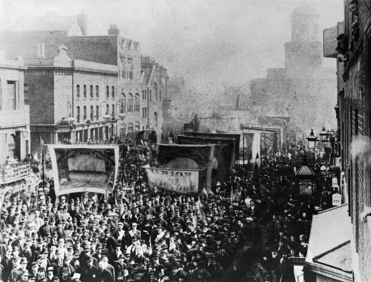 London Dock Strike, 1889 av English Photographer