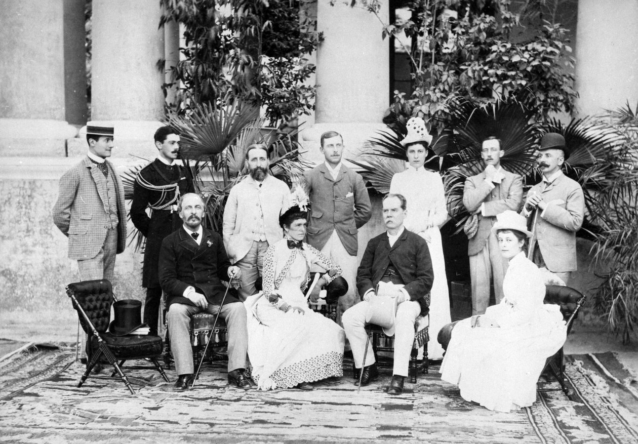 Lord och Lady Dufferin och grupp vid viceregallogen, Shimla, ca 1884-88 av English Photographer