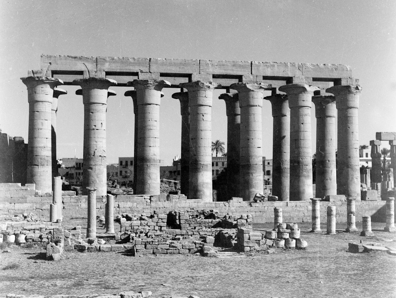Lotuskolonner, Luxor Temple, från ett album som innehåller 206 fotografier sammanställt av major W.H.J. Försäljning, 1940-43 av English Photographer