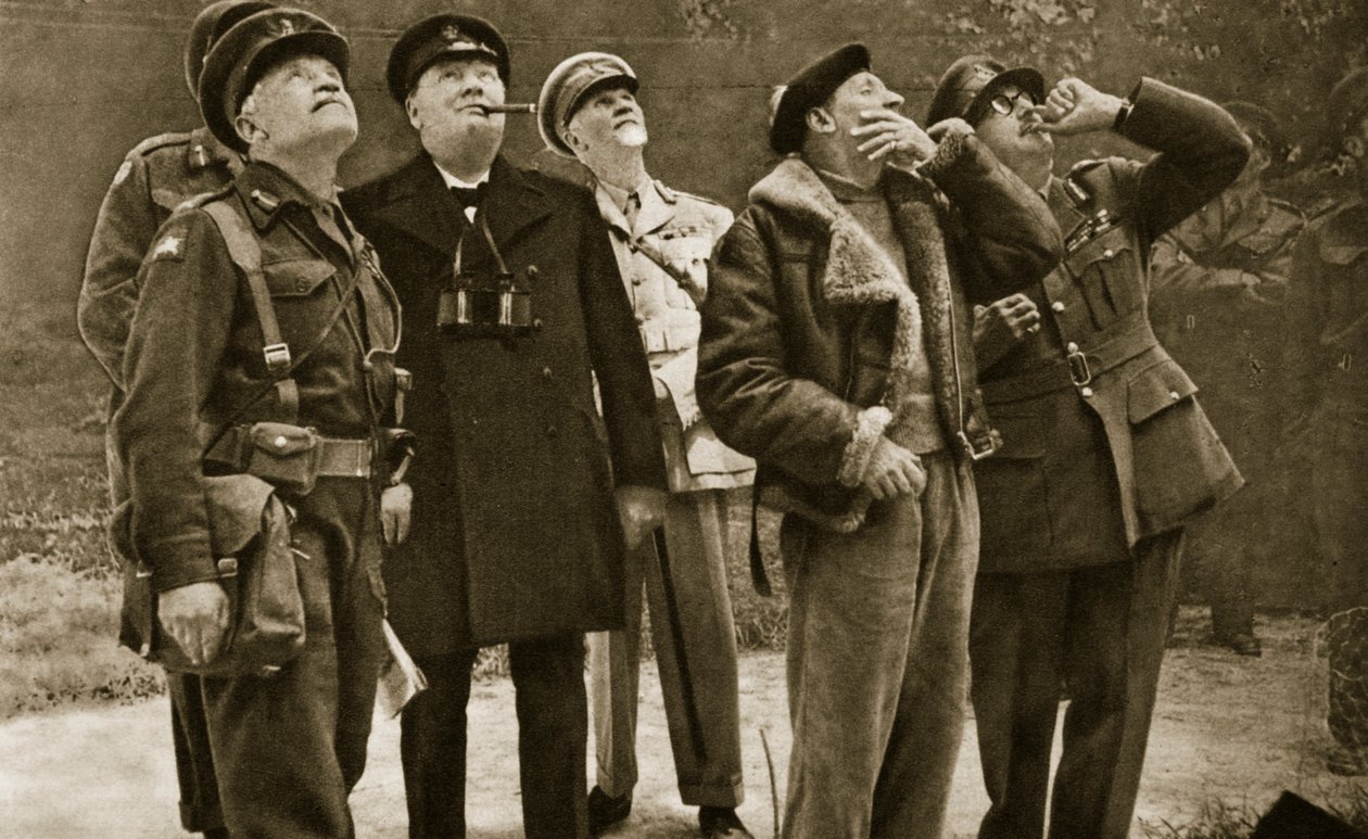 På fronten: Churchill och Montgomery observerar en luftstrid, 1944 av English Photographer