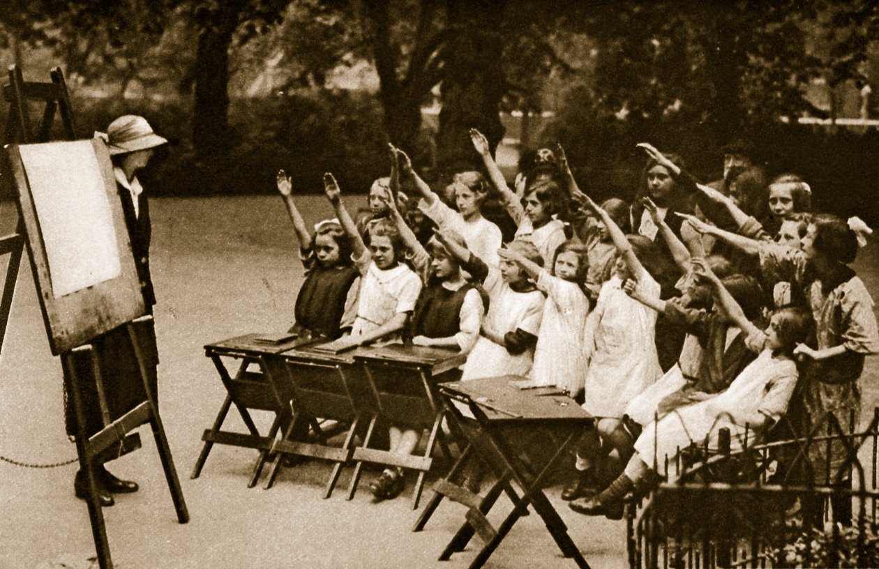 Friluftsklass i Lincolns Inn Fields (sepiafoto) av English Photographer