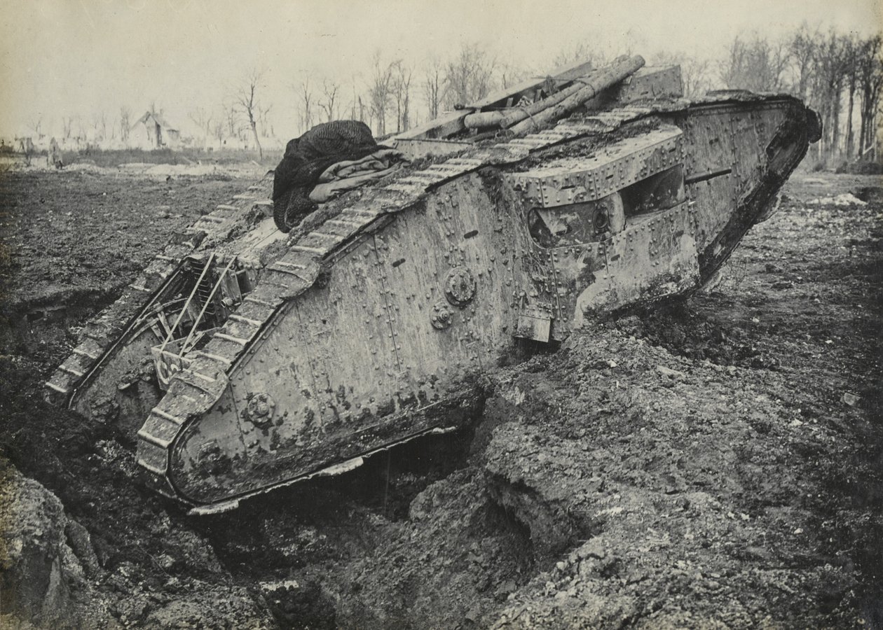 Fotografi av brittisk stridsvagn, 1918 av English Photographer
