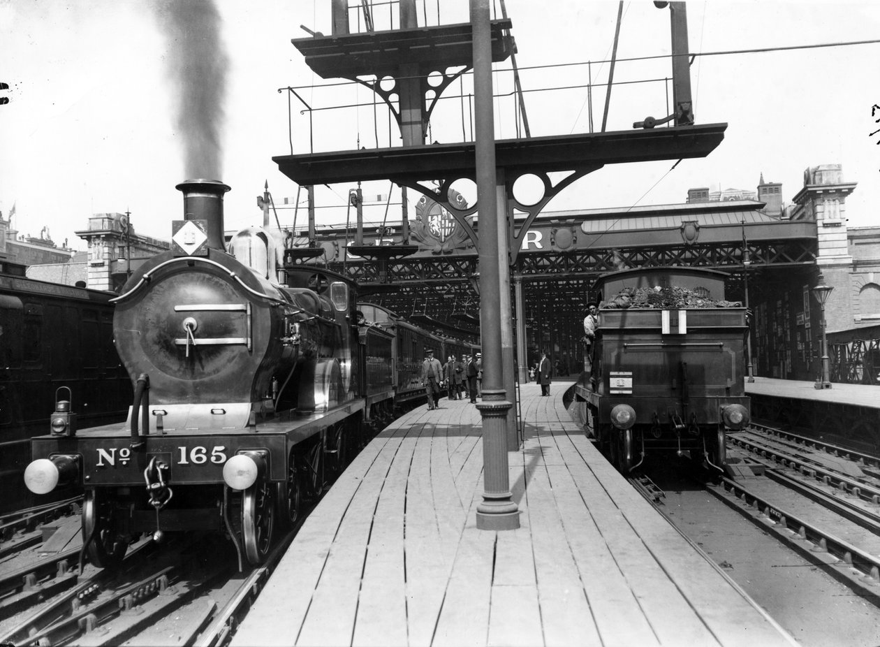 Plattformar vid Charing Cross Station, 1913 av English Photographer