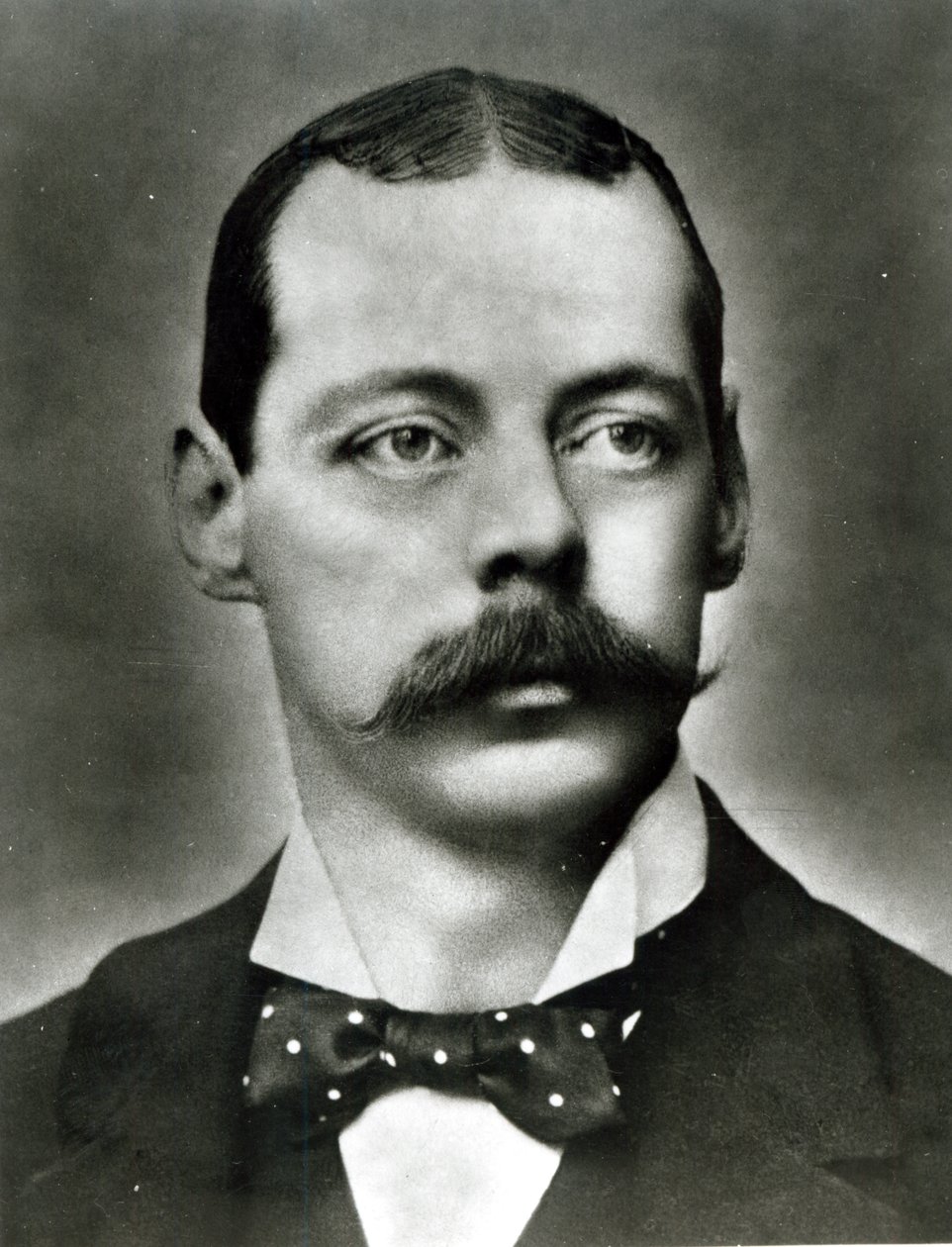 Porträtt av Randolph Churchill av English Photographer