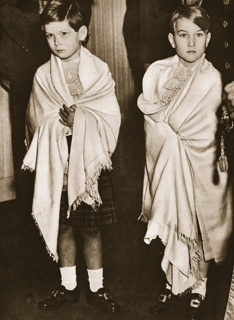 Prins Michael av Kent och prins William av Gloucester, page boys vid prinsessan Elizabeths bröllop, 1947 (fotogravyr) av English Photographer