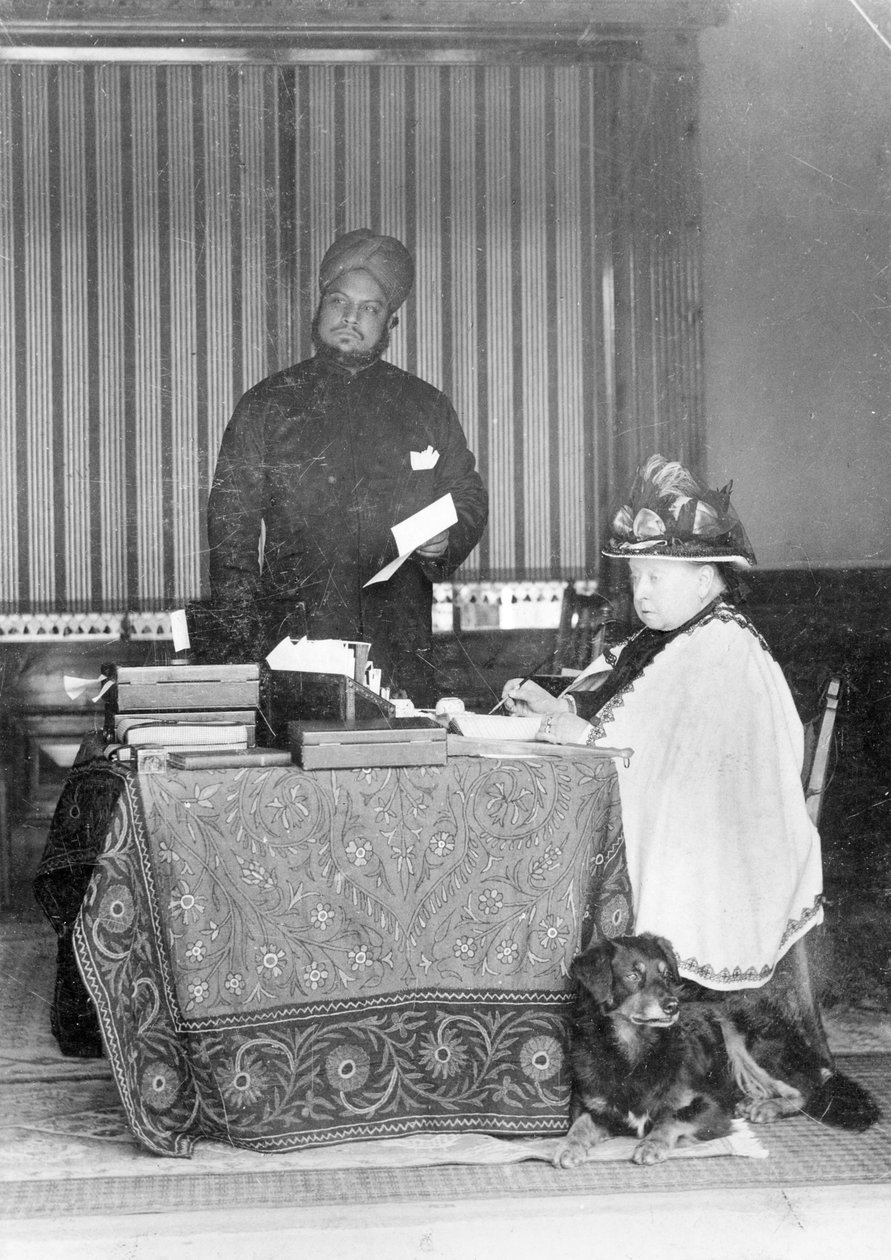 Drottning Victoria, Indiens kejsarinna och Abdul Karim The Munshi, c.1894 av English Photographer