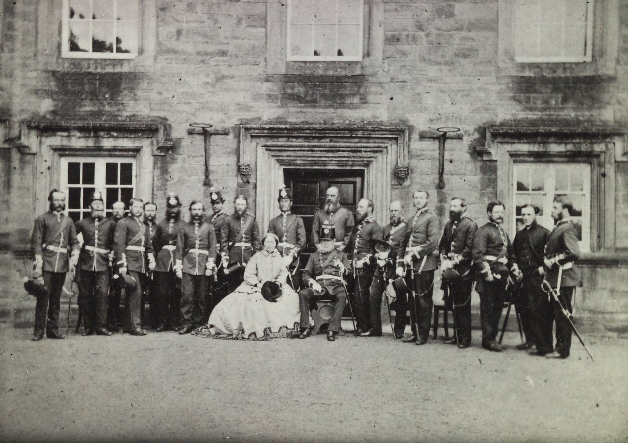Drottning Victoria och arméofficerare, från samlingen av överste Philip S Newton, 1860 av English Photographer