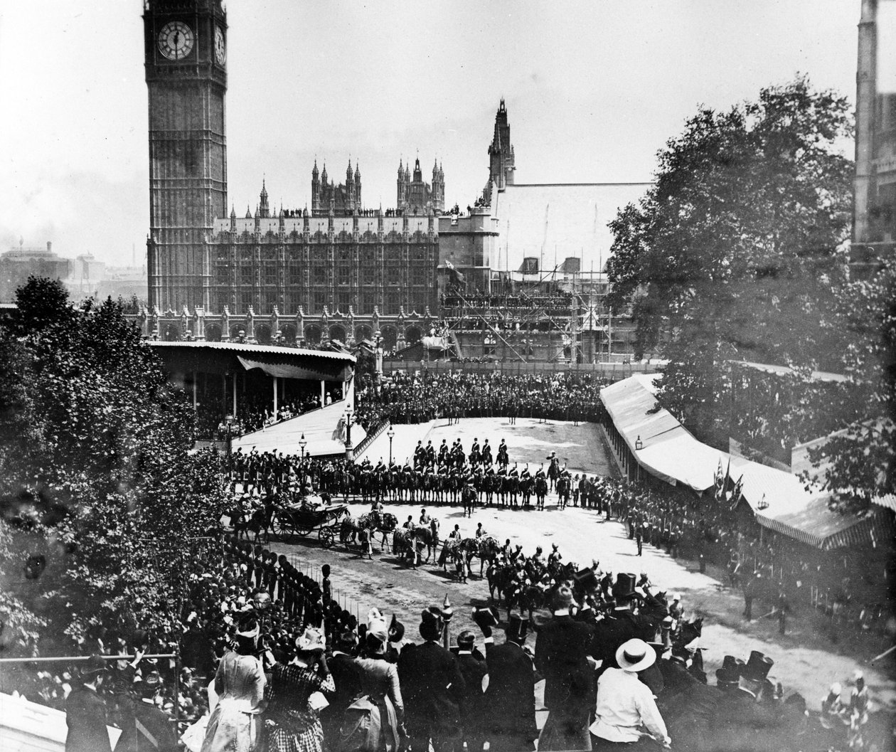 Drottning Victoria passerade Westminster Abbey i sin diamantjubileumsprocession, 1897 av English Photographer