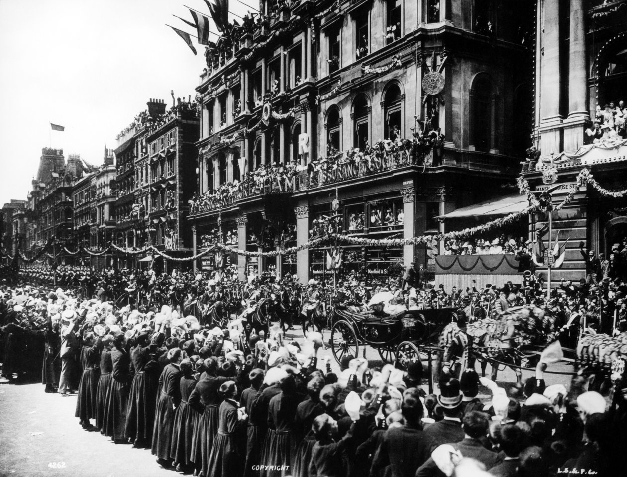 Drottning Victorias buss kör genom Cheapside under sin diamantjubileumsprocession, 1897 av English Photographer