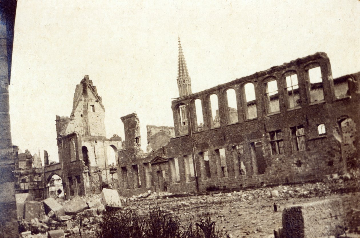 Ruiner nära Powder Magazine, Ypres, juni 1915 av English Photographer