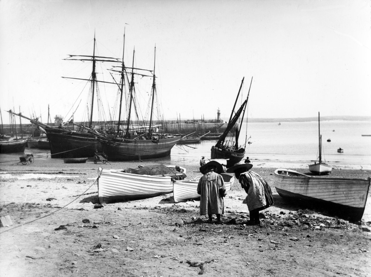Schooners Village Belle och Chyandour, ca 1880-99 av English Photographer
