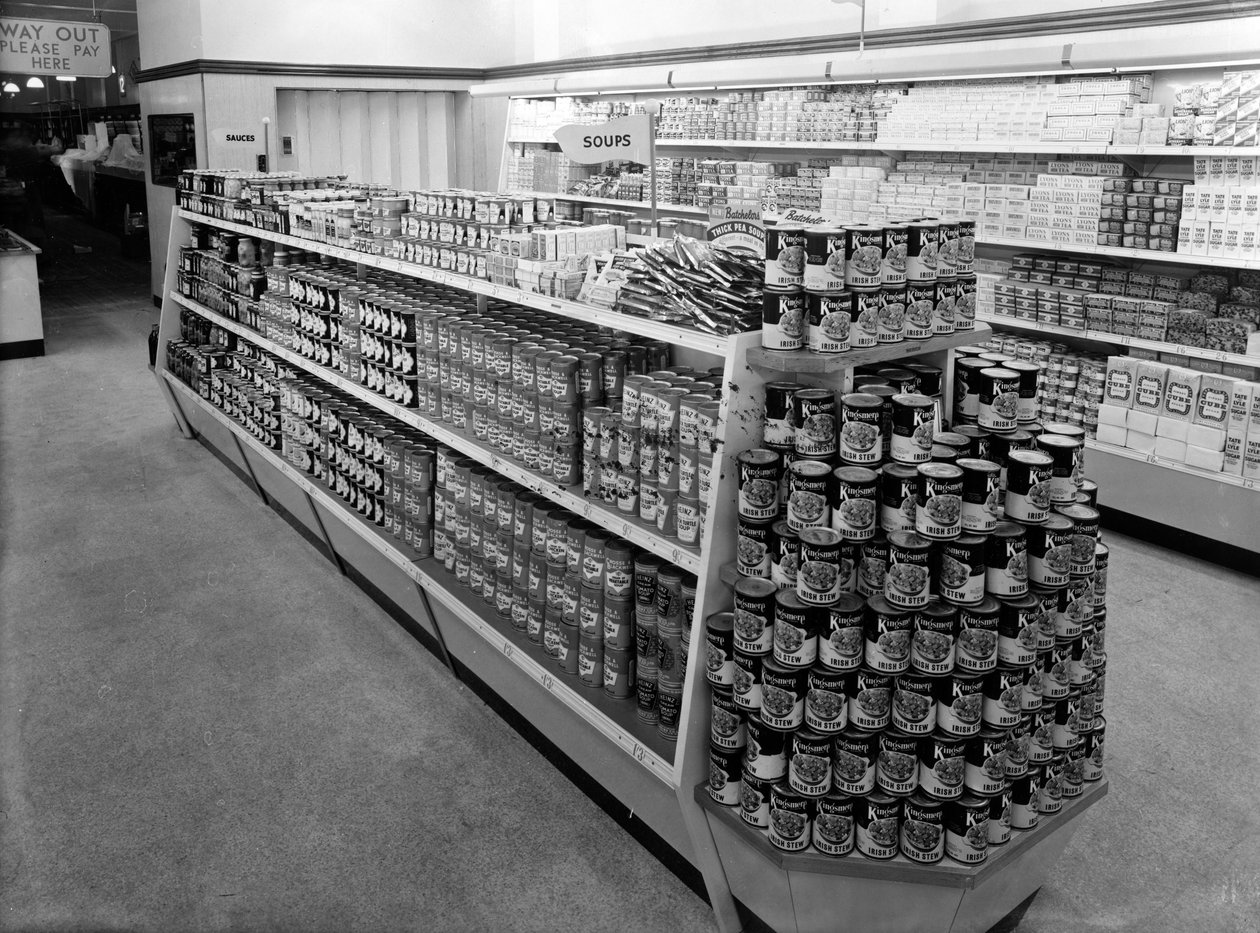 Soppgång, Woolworths butik, 1956 av English Photographer