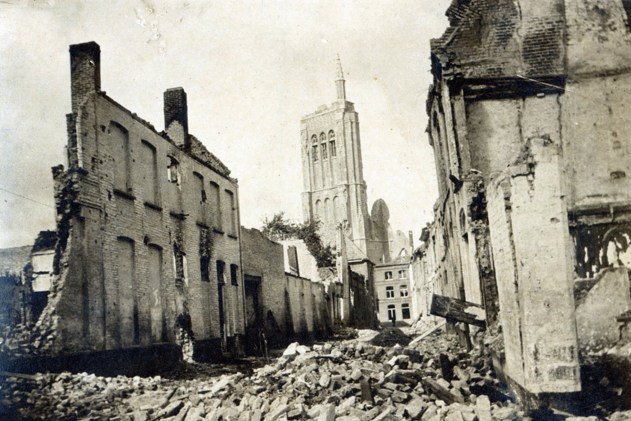 St Jacobs kyrka, Ypres, juni 1915 av English Photographer