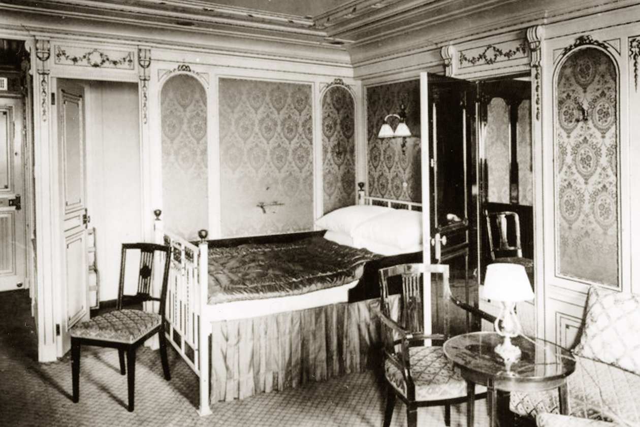 Hytt B-58 ombord på Titanic, inrett i Louis XVI-stil, 1912 av English Photographer