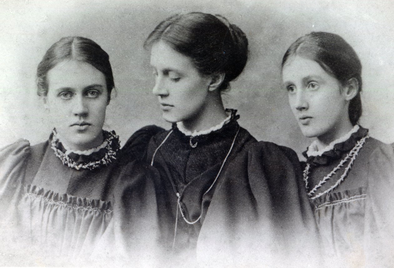 Stella, Vanessa och Virginia Stephen, ca 1896 av English Photographer