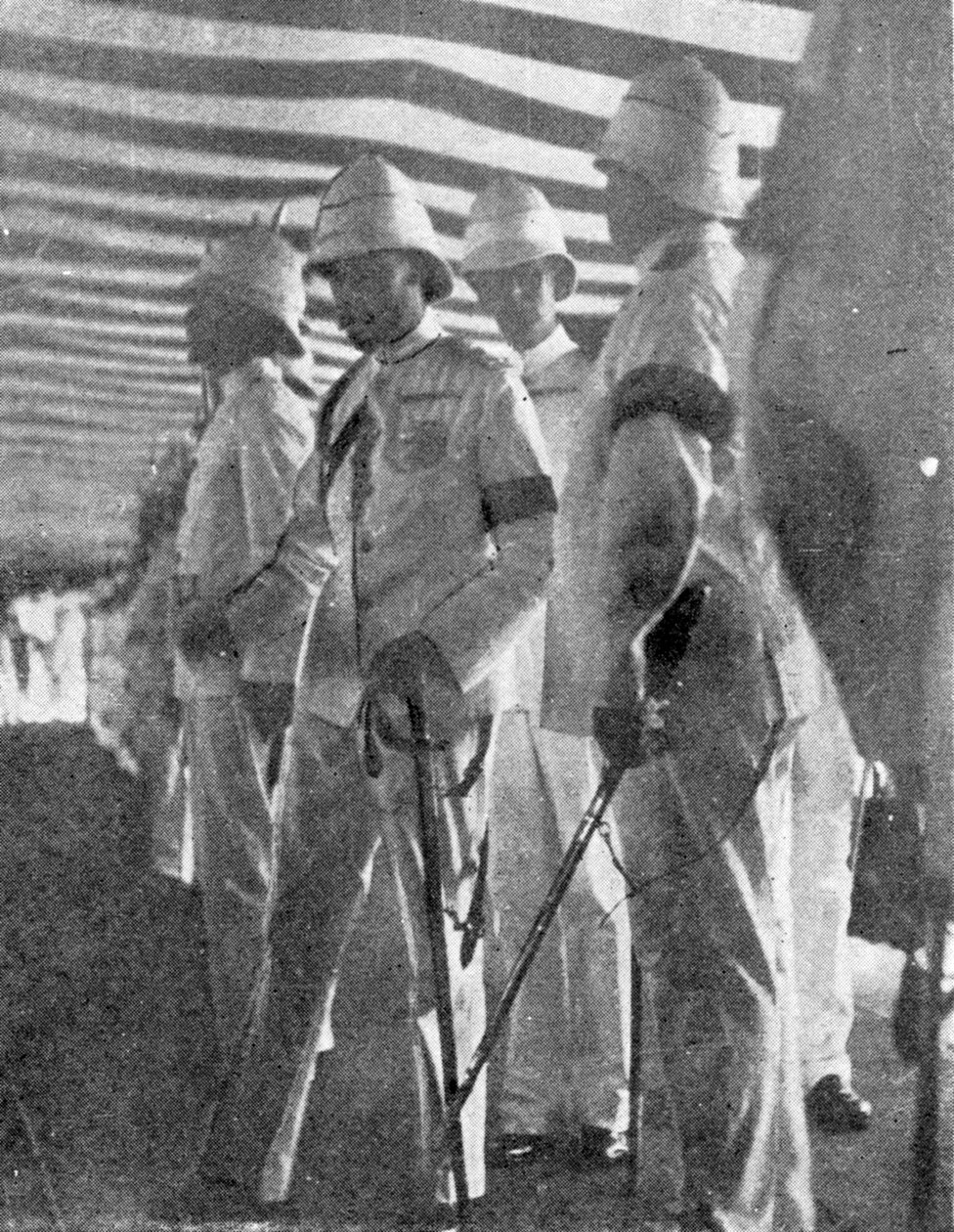 Hertigen av York och hans följe på Johnstons Pier, Singapore, illustration från The King, 25 maj 1901 av English Photographer