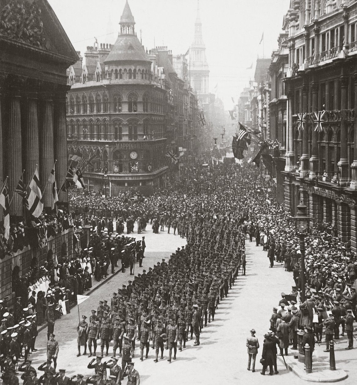 Imperiet hyllar sina segerrika krigare på fredsdagen - Lord Mayor tar hälsningen, 19 juli 1919 av English Photographer