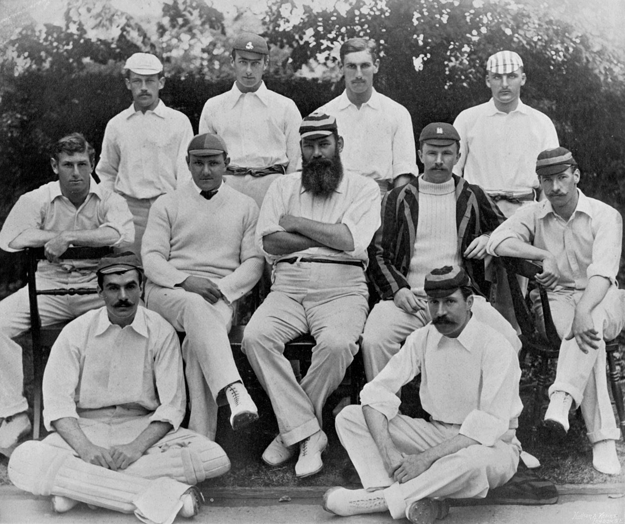 Gentlemen-laget från Gentlemen v Players-matchen på Lords 1894, från Famous Cricketers and Cricket Grounds, publicerad av Hudson och Kearns, 1895 av English Photographer