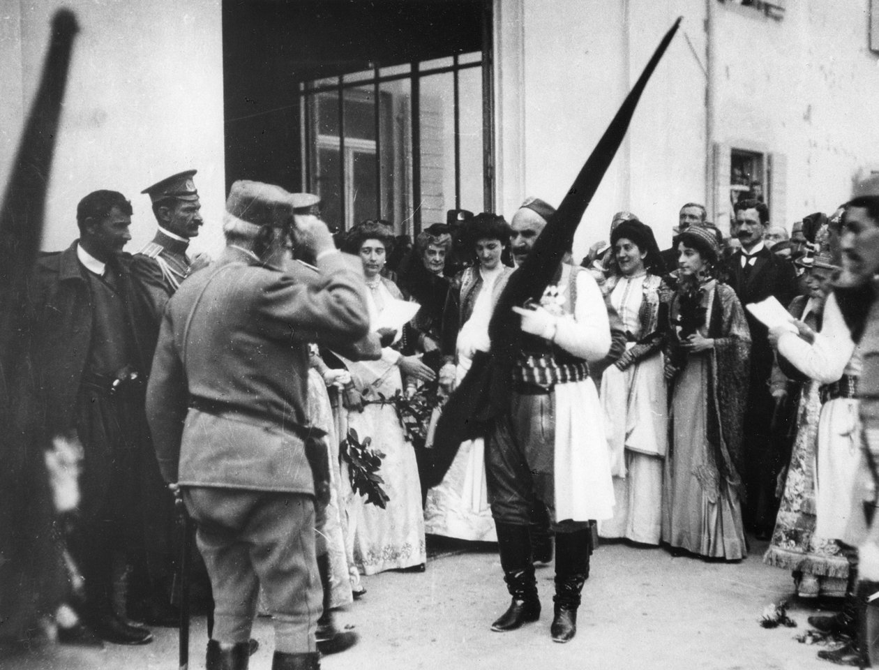 Kungen av Montenegro med turkisk flagga, Cettinge, Montenegro, 1913 av English Photographer