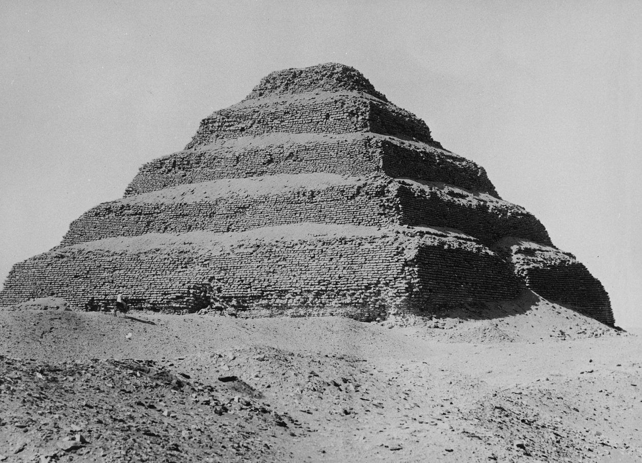 Pyramiden i Sakkara, c.1904-05 av English Photographer