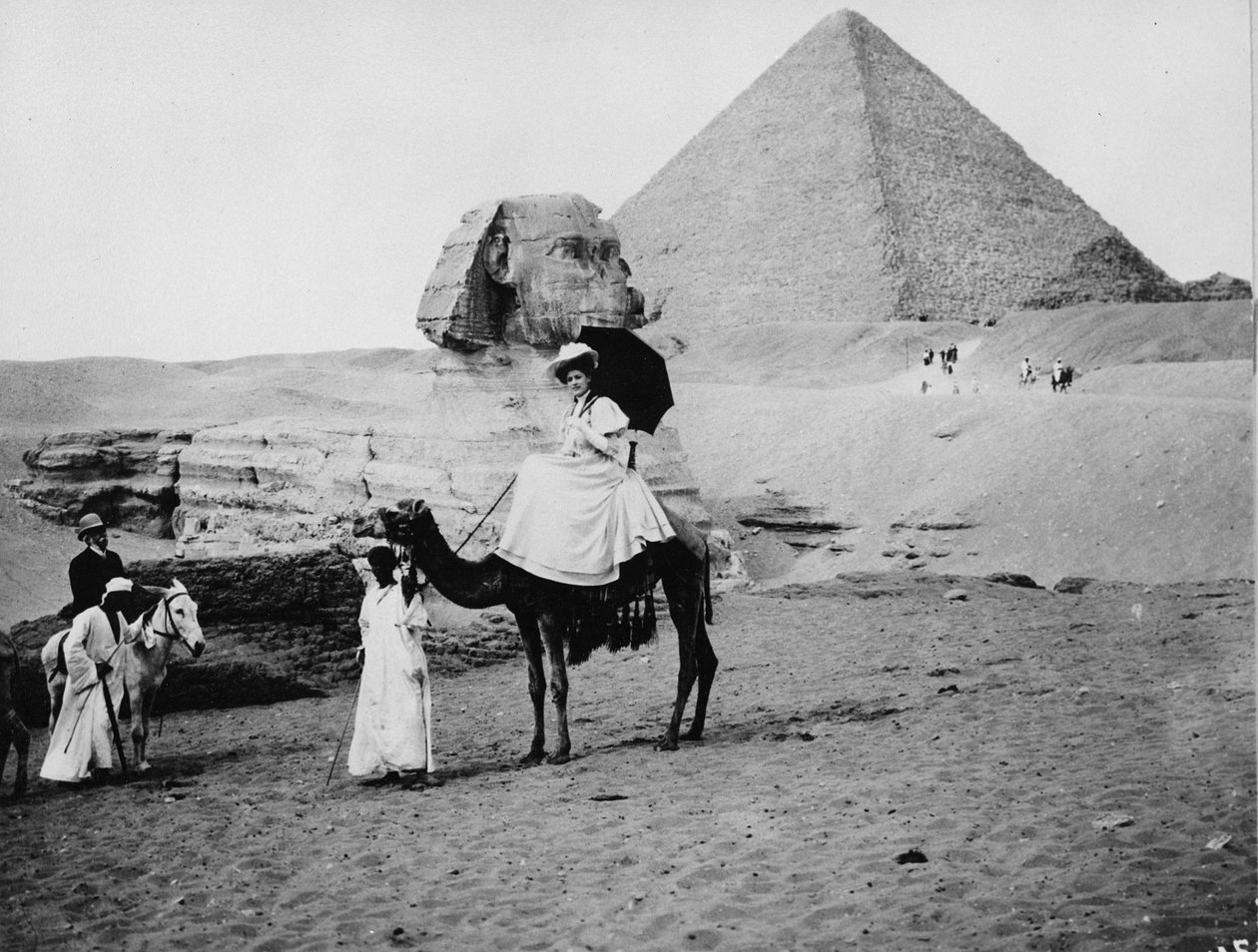 Sfinxen och Keopspyramiden, c.1904 av English Photographer