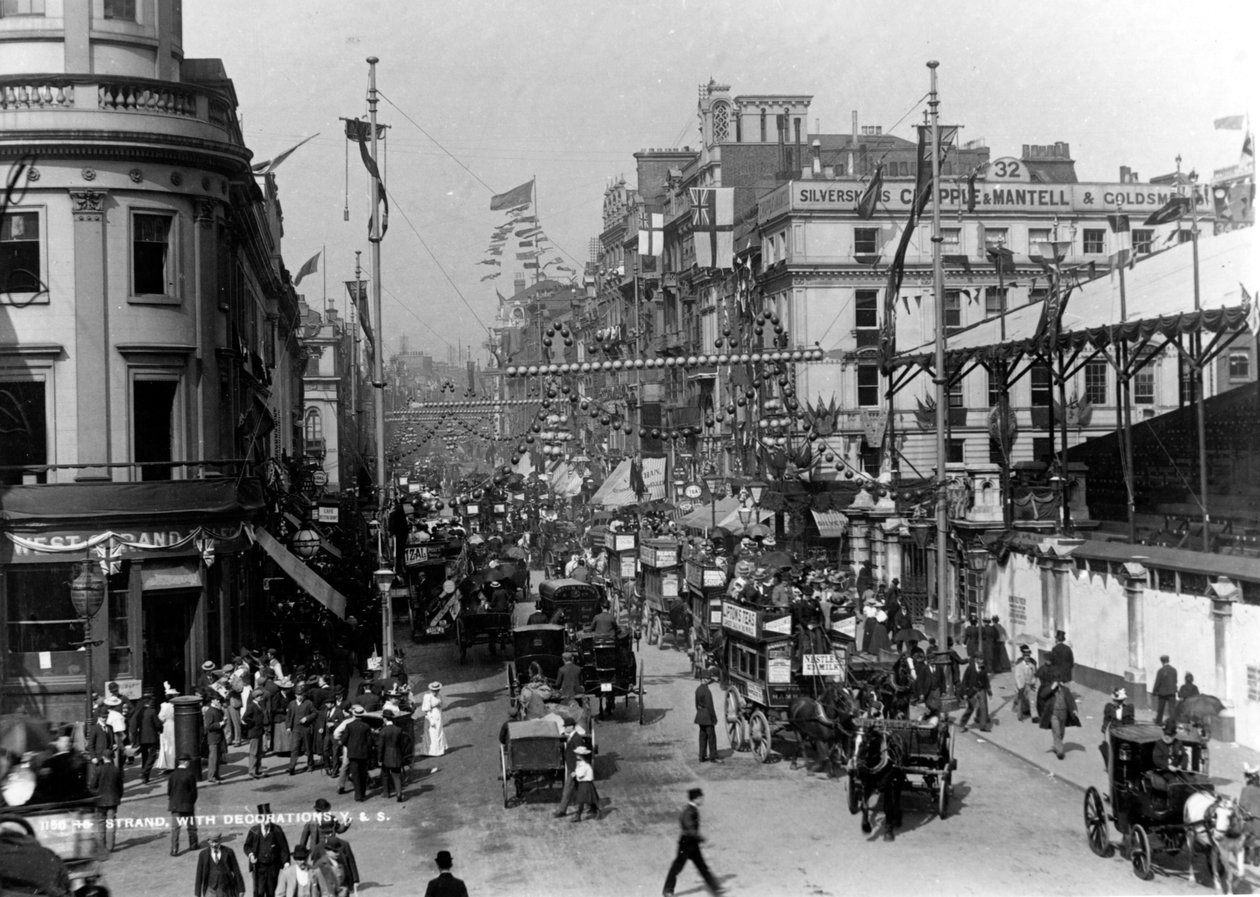 The Strand, London med jubileumsdekorationer, 1897 av English Photographer