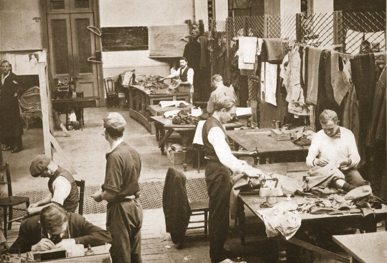 The Tailors Shop, Alexandra Palace, illustration från tyska fångar i Storbritannien (fotogravyr) av English Photographer