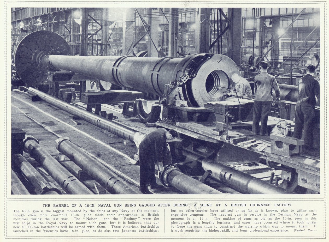 Pipan på en 16-tums marinpistol som mäts efter tråkning, från The Illustrated War News, publicerad 8 november 1939 av English Photographer