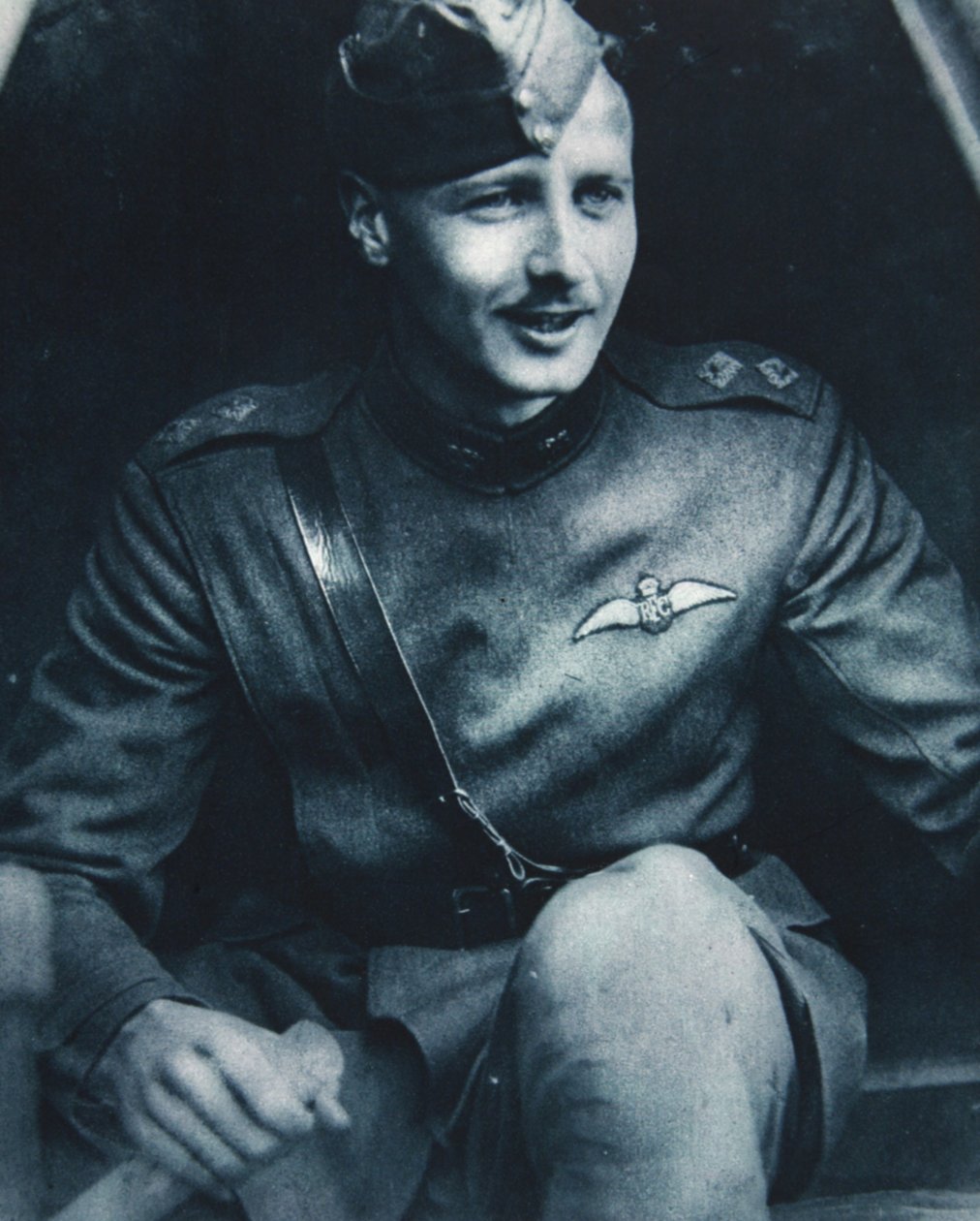Timmens hjälte i England: Lieut. William Leefe Robinson V.C., illustration från The Illustrated War News, 6 september 1916 av English Photographer