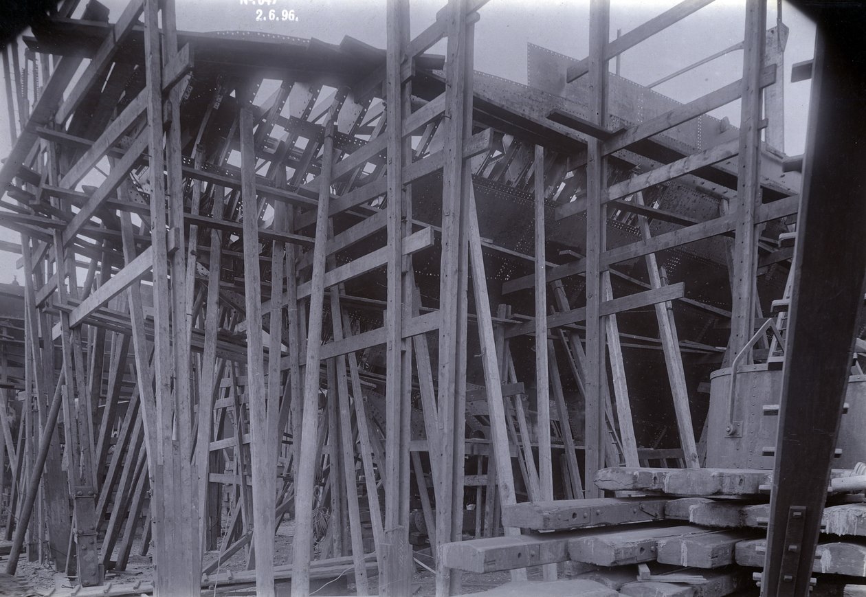 Den isbrytande tågfärjeångaren SS Baikal i ram under konstruktion av Sir W.G. Armstrong Mitchell and Co. Ltd., på Low Walker-varvet, Newcastle upon Tyne 1896 av English Photographer