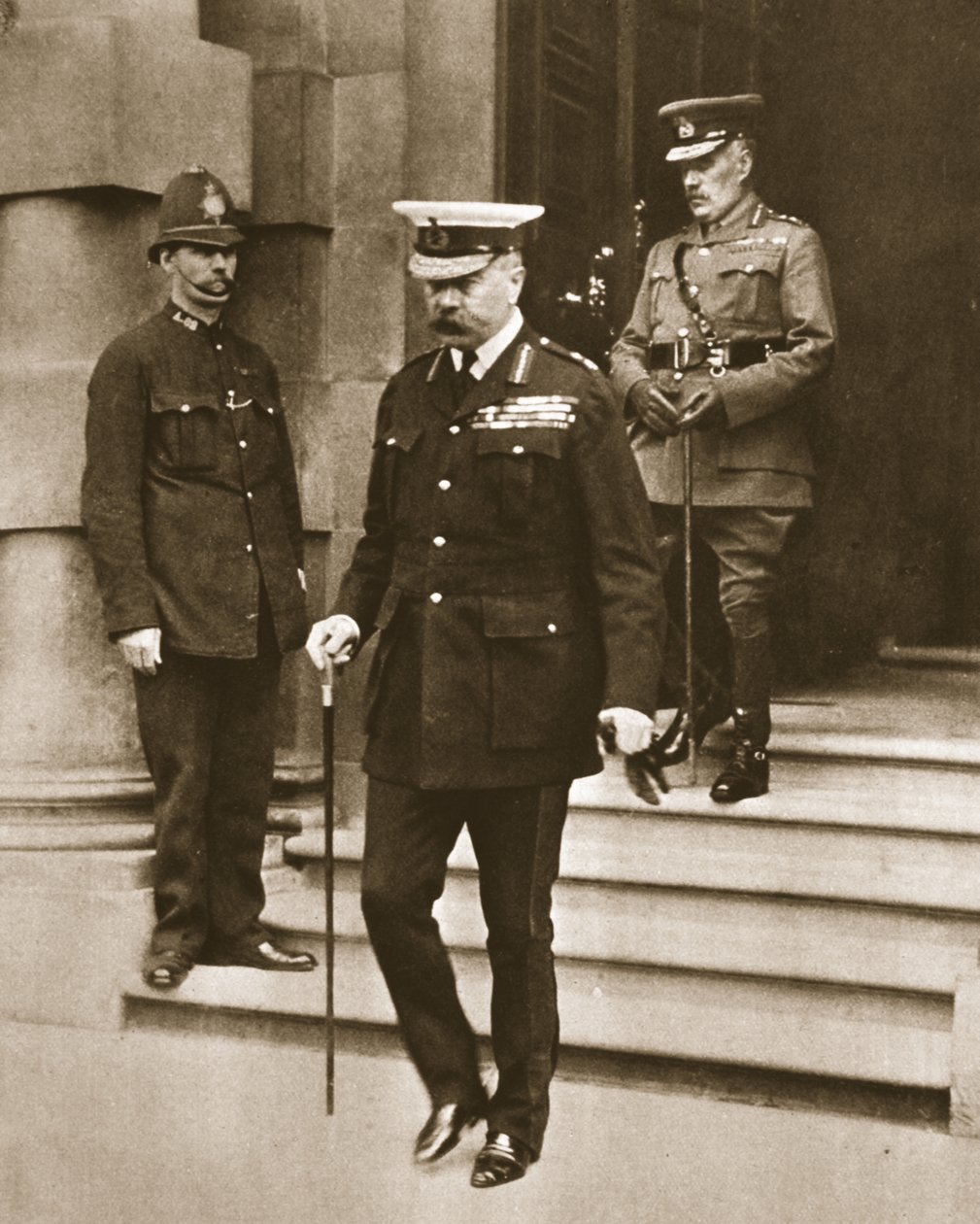 Det sista fotografiet av Lord Kitchener, från The Illustrated War News, 14 juni 1916 (sepiafoto) av English Photographer