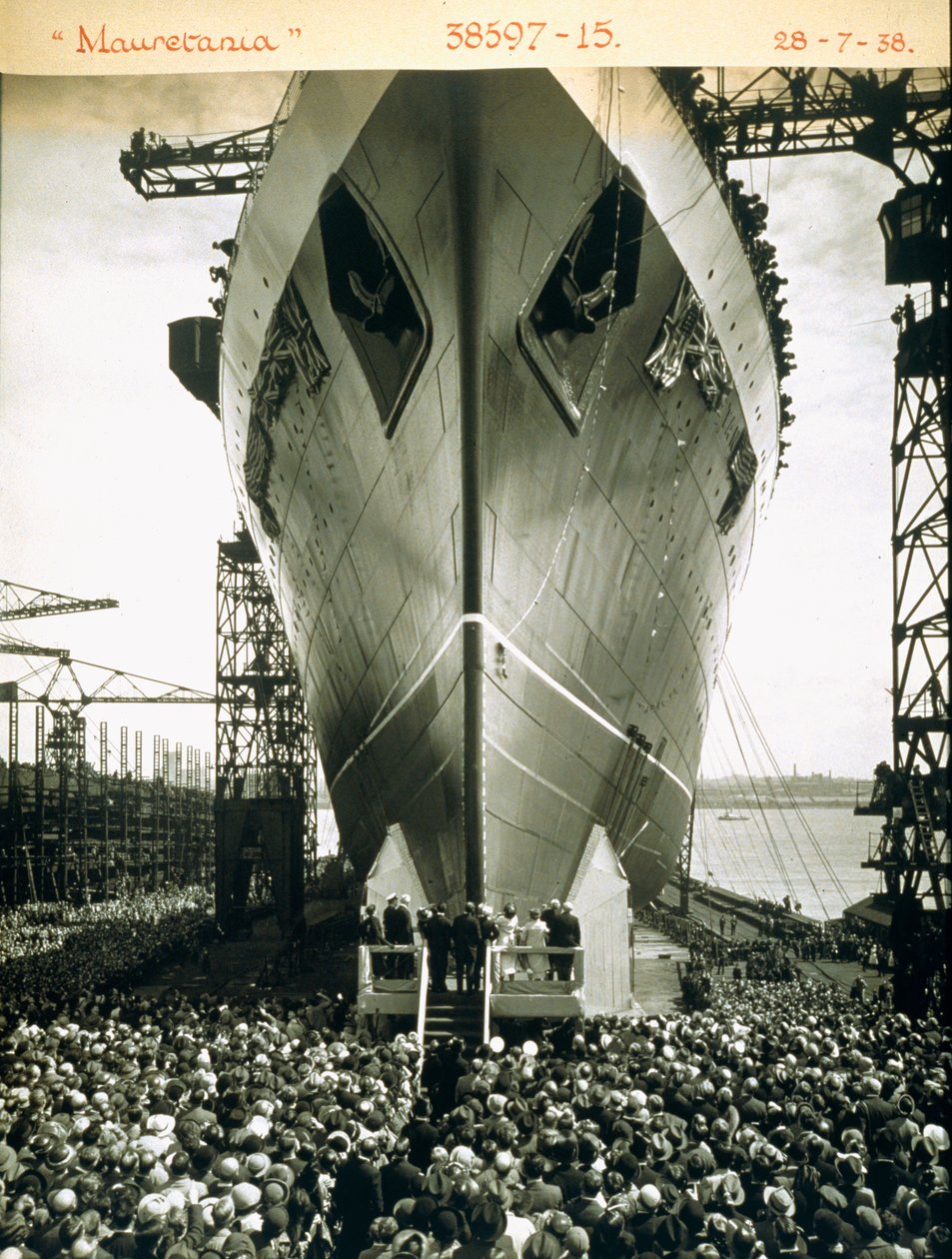 Lanseringen av RMS Mauretania, 28 juli 1938 av English Photographer