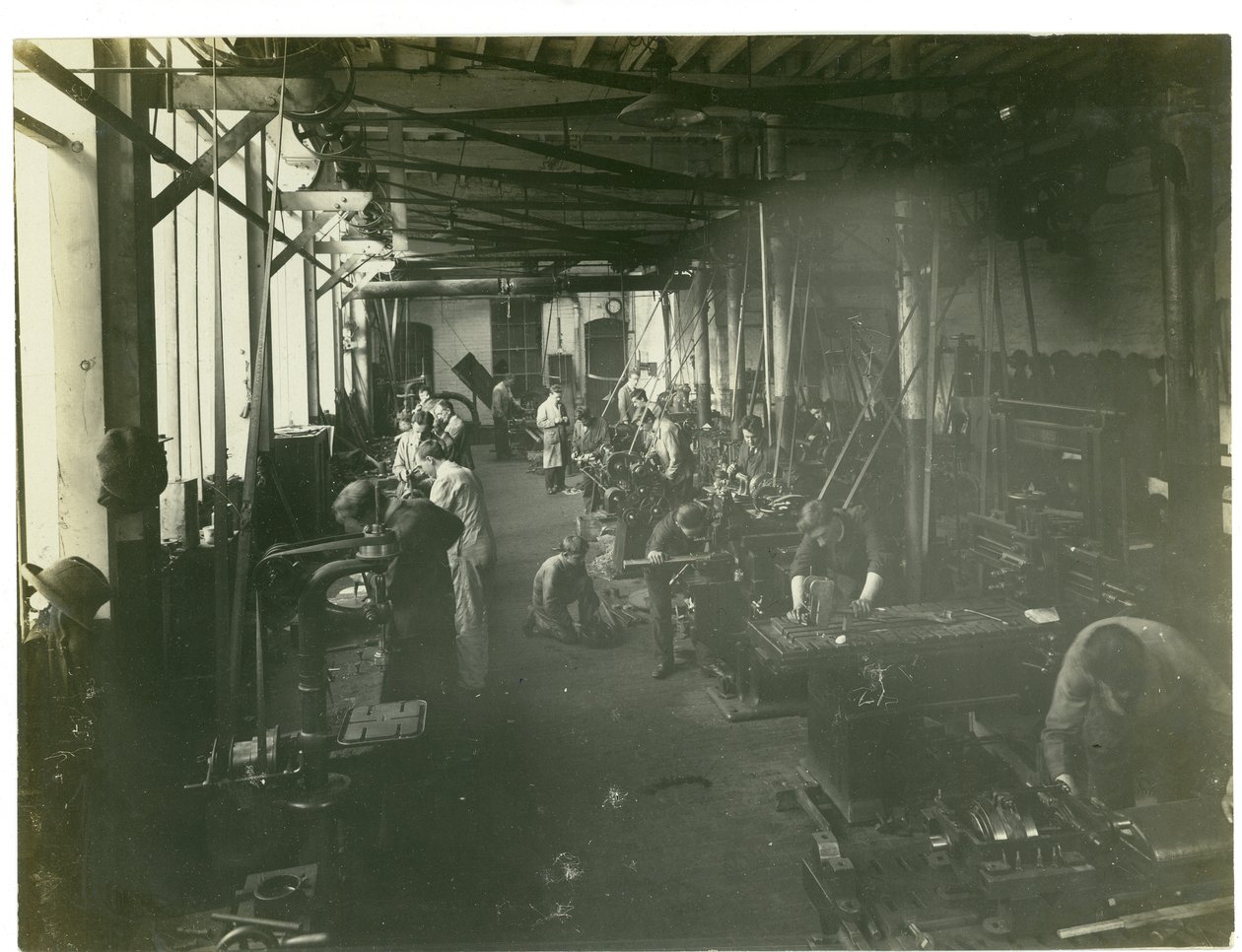 Verkstaden, mattfabriken, 1923 av English Photographer