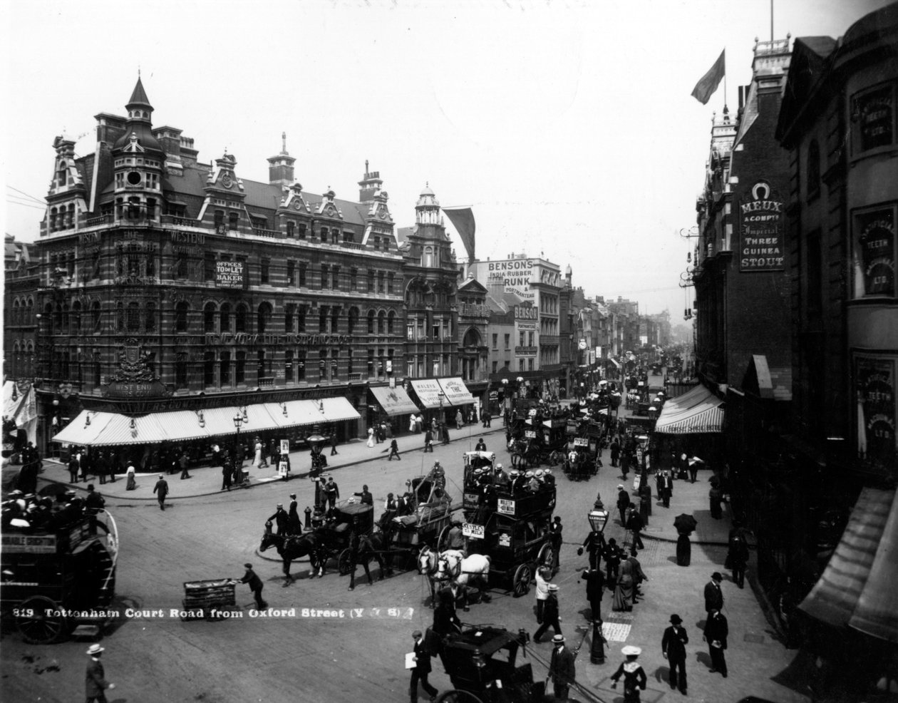 Tottenham Court Road från Oxford Street, London, ca 1891 av English Photographer