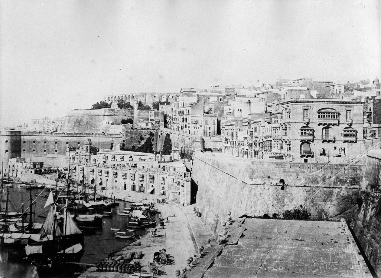 Valetta från Lower Baracca, Malta, ca 1880-83 av English Photographer
