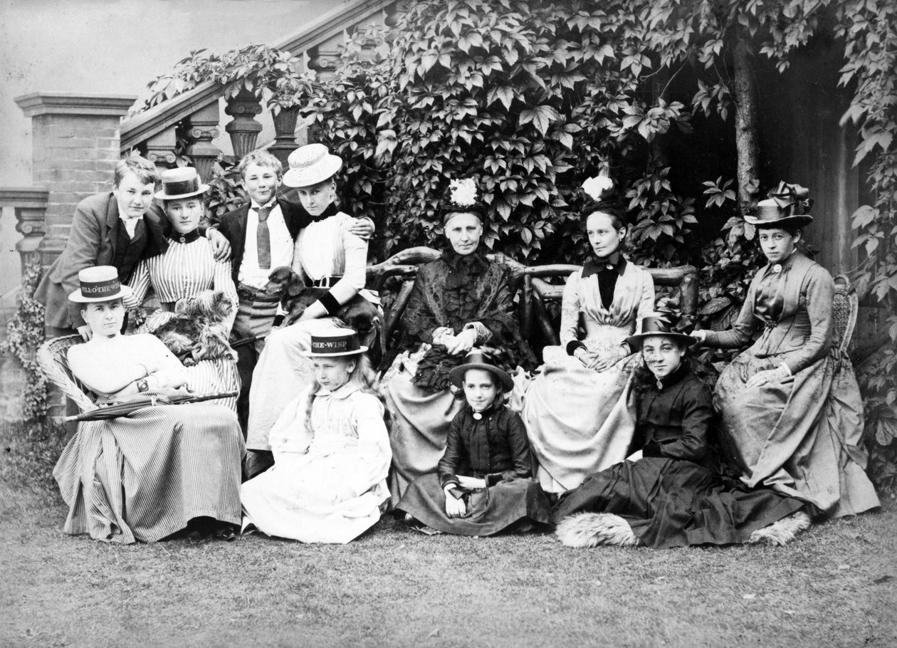 Viktorianskt gruppporträtt, ca 1890 av English Photographer