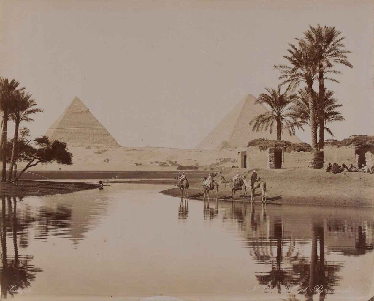 Utsikt över pyramiderna, Egypten, 1893 av English Photographer