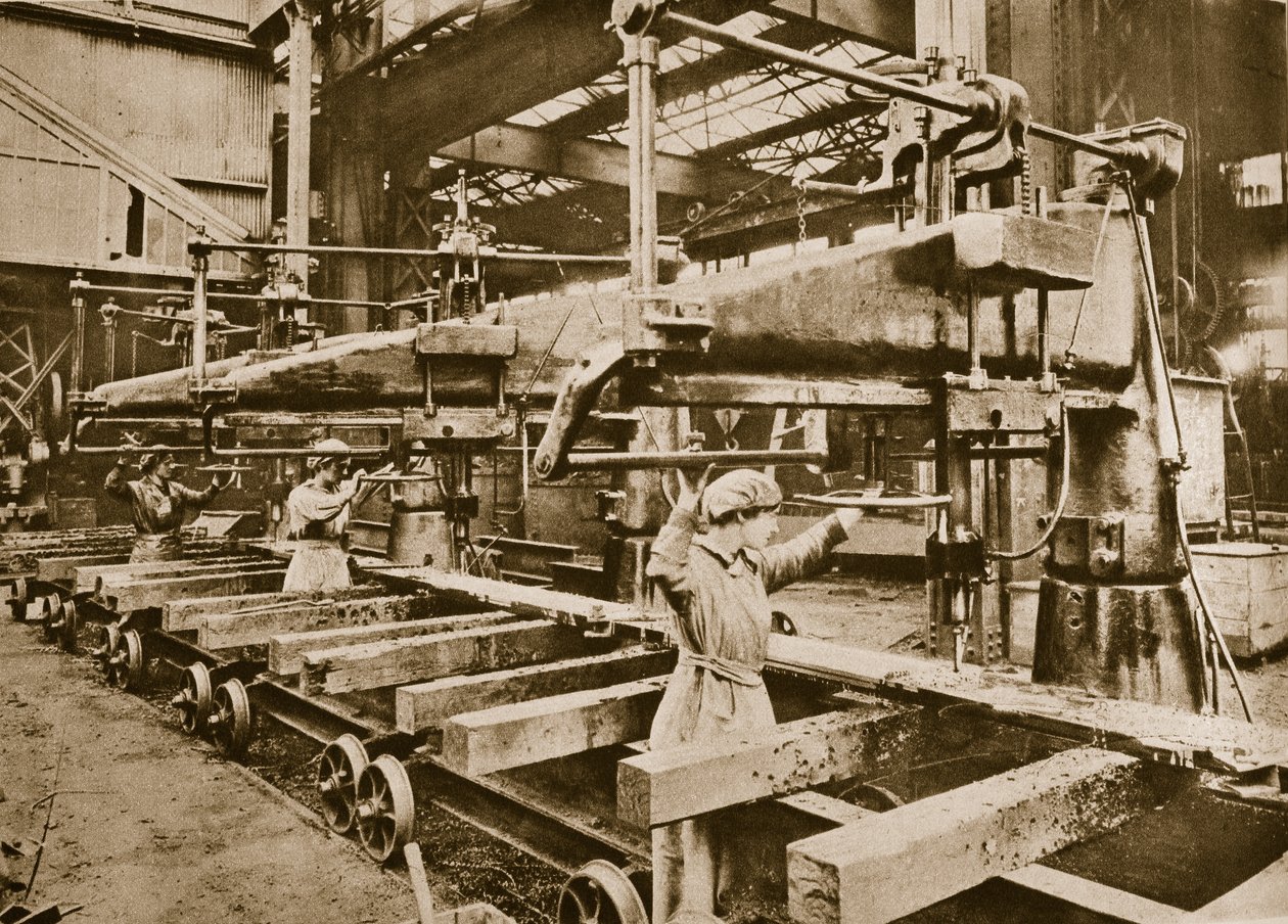 Kvinnliga arbetare på en vapenfabrik för tung metall, av English Photographer