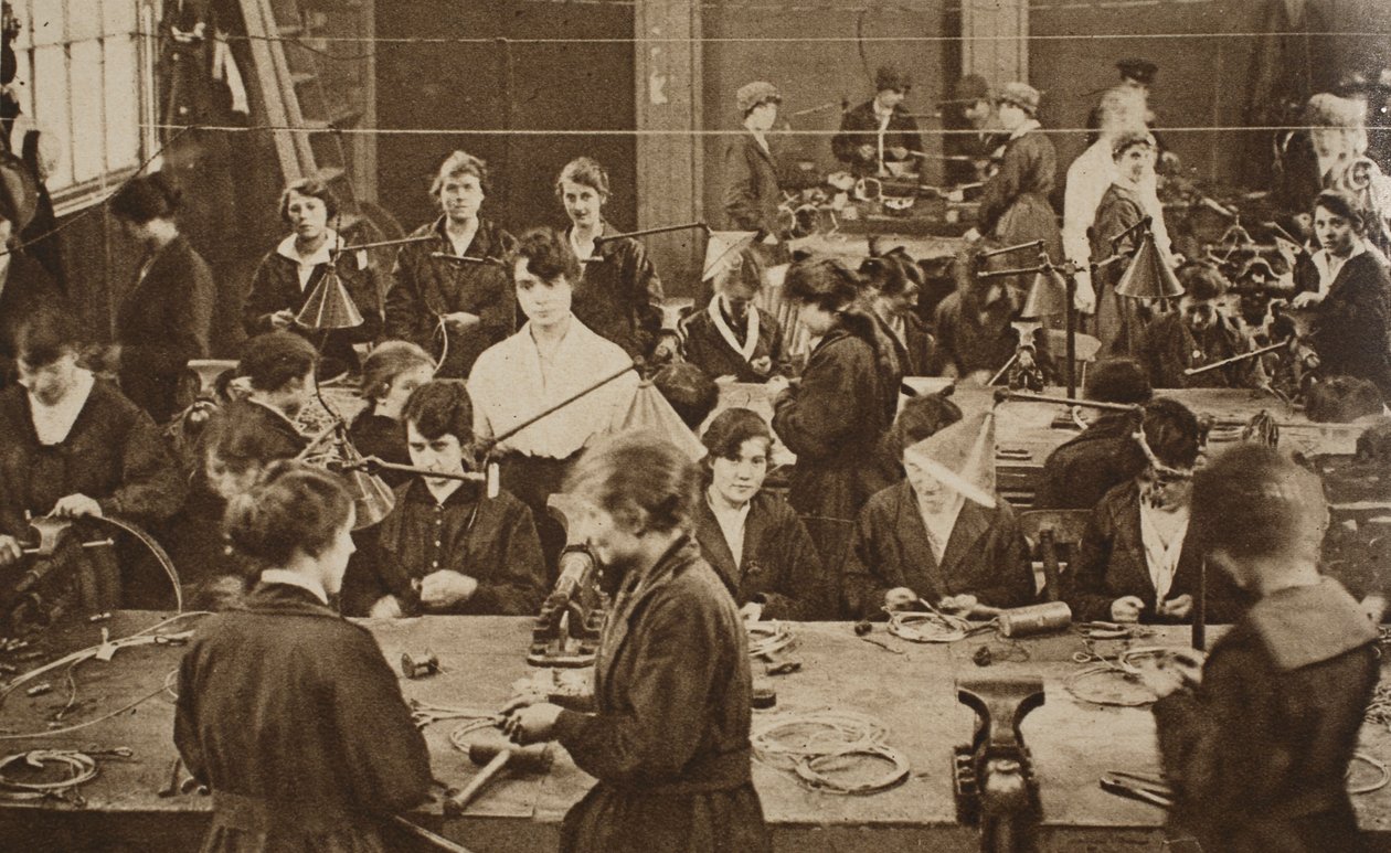 Kvinnliga arbetare i R.N. Flygtjänst, 1914-19 av English Photographer