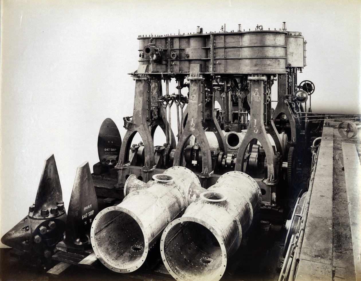 Gård nr. 647, Baikal. Visar huvudmotorerna för den isbrytande tågfärjeångaren Baikal, 1896 av English Photographer