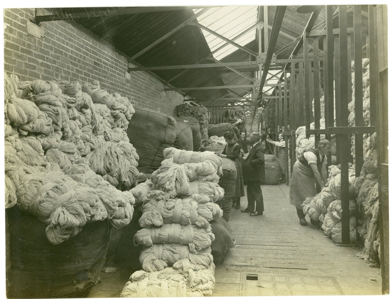 Garnaffärer, mattfabrik, 1923 av English Photographer