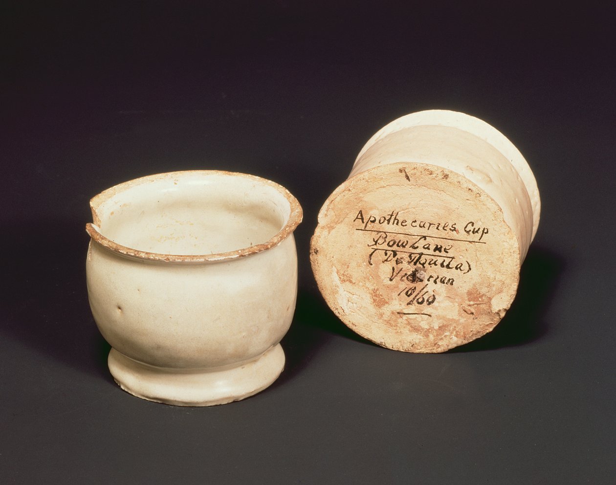 Apothecaries cups, Bow Lane, ca 1630 (lergods) av English School