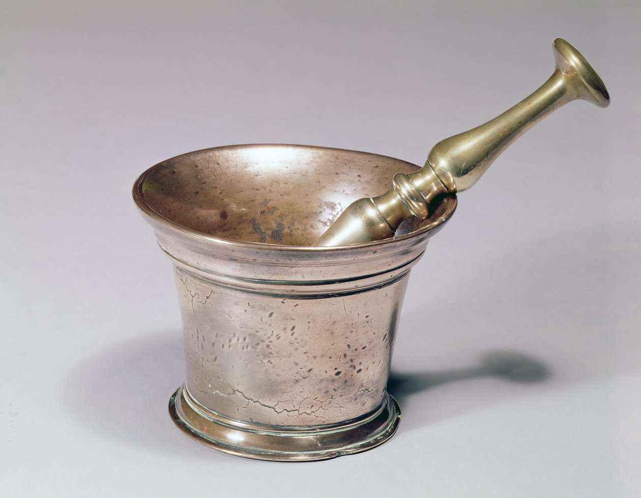 Apotekerstöt och mortel, tidigt 1700-tal (mässing och koppar) av English School