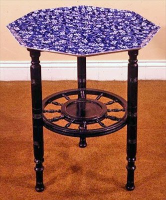 Arts and Crafts bord med Minton brickskiva, ca 1890 (keramik) av English School