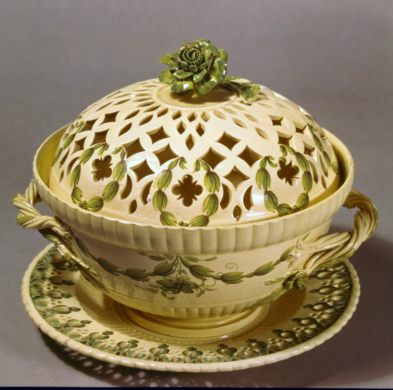 Bowl, Leeds, ca 1770 (creamware) av English School