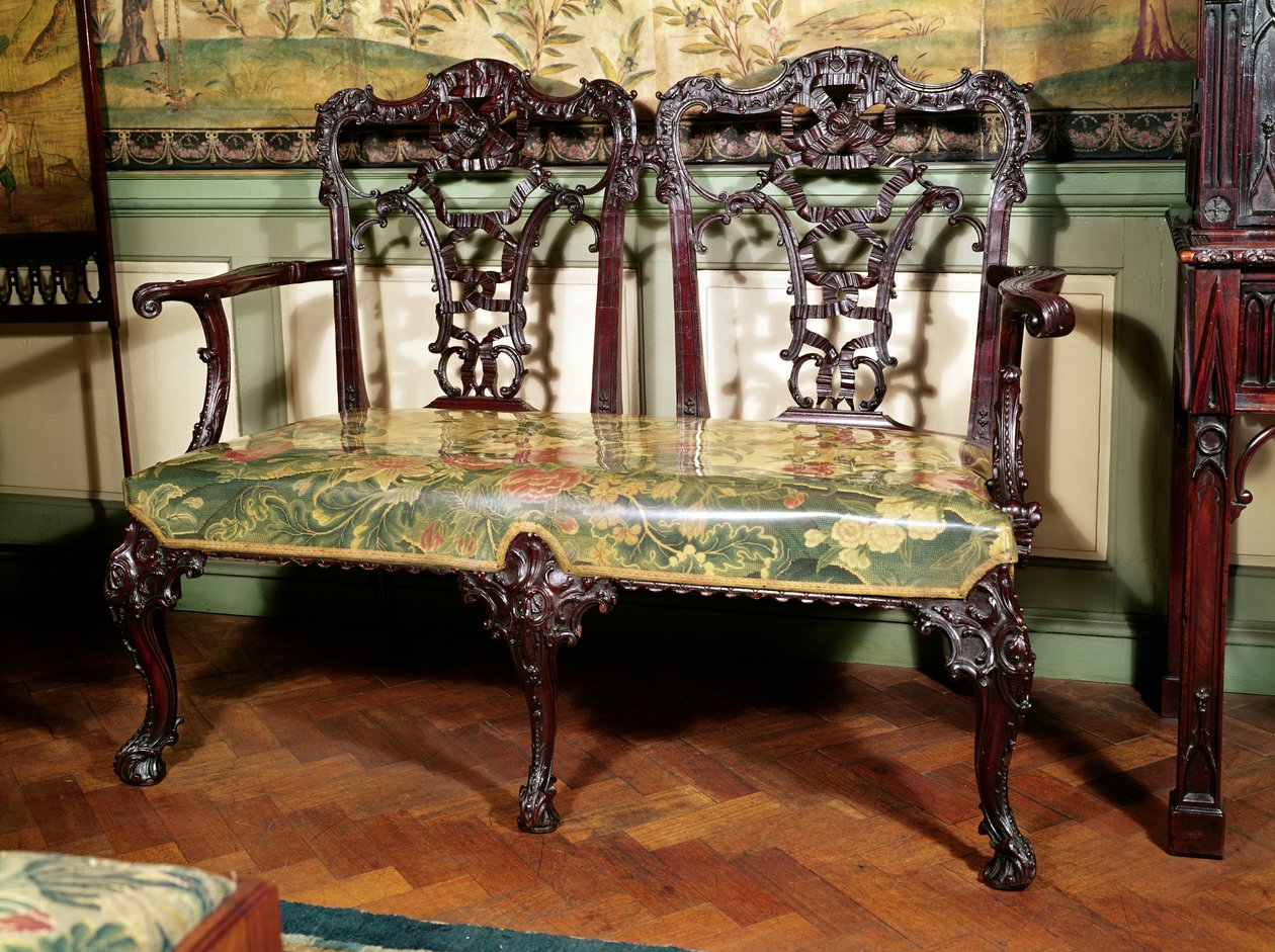 Snidad soffa, med gobelängsits, liknande design av Thomas Chippendale, mitten av 1700-talet (mahogny) av English School
