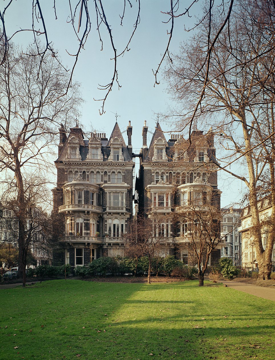 Cornwall Gardens, SW7, byggd 1850 av English School