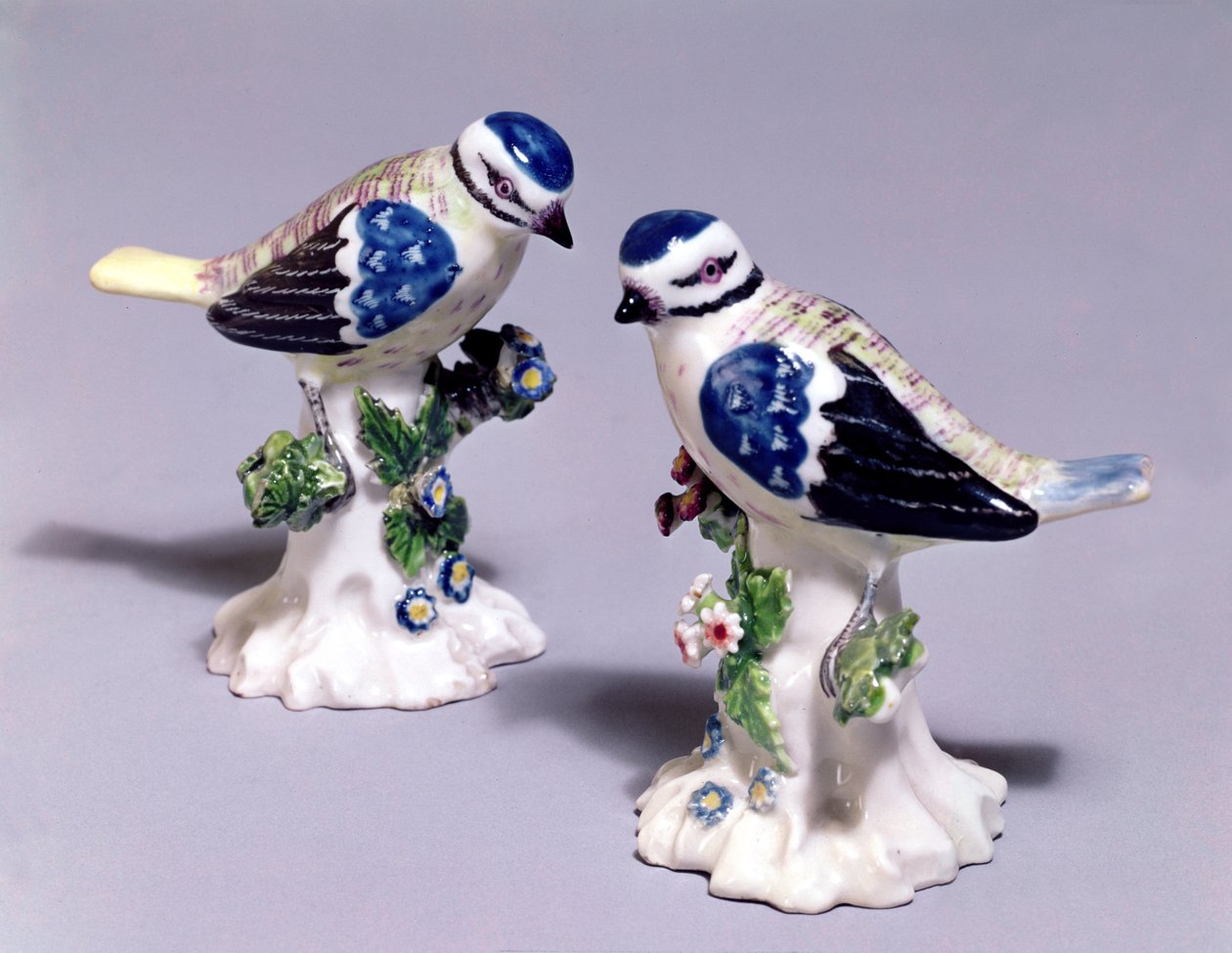 Derbyfigurer av blåmejsar, ca 1760 (porslin) av English School