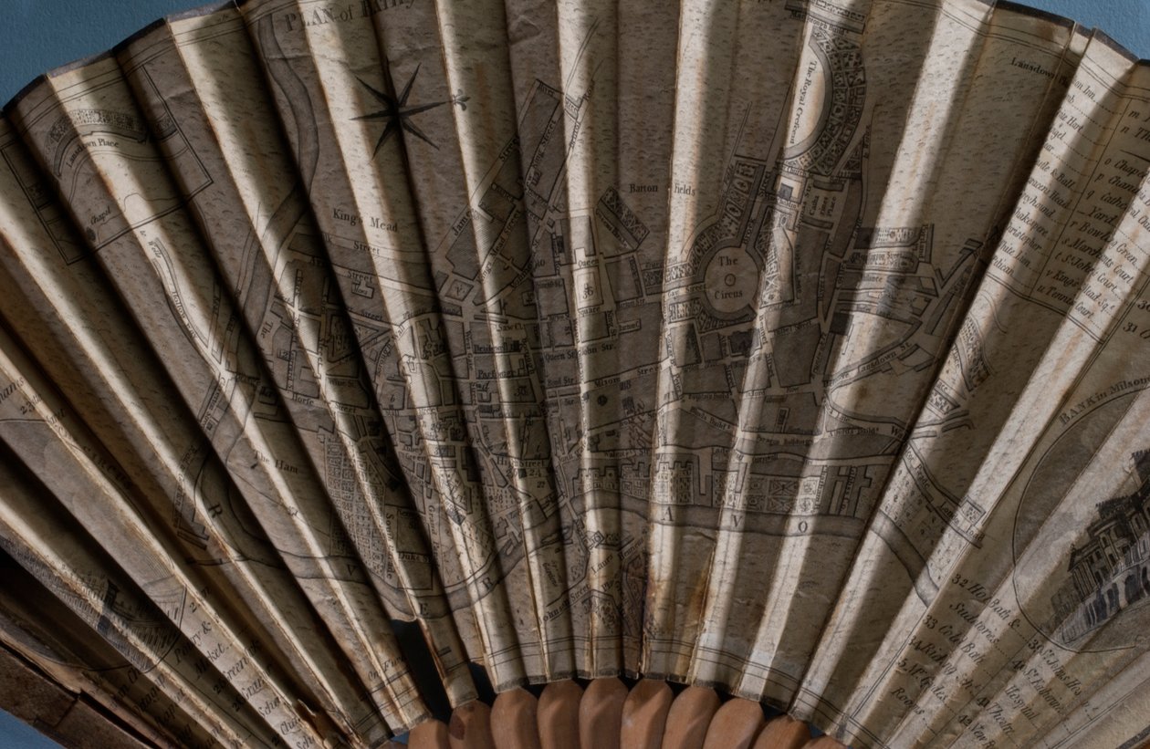 Detalj av en solfjäder som visar en karta över Bath, ca 1790 (tryckta pappersblad och trä) av English School