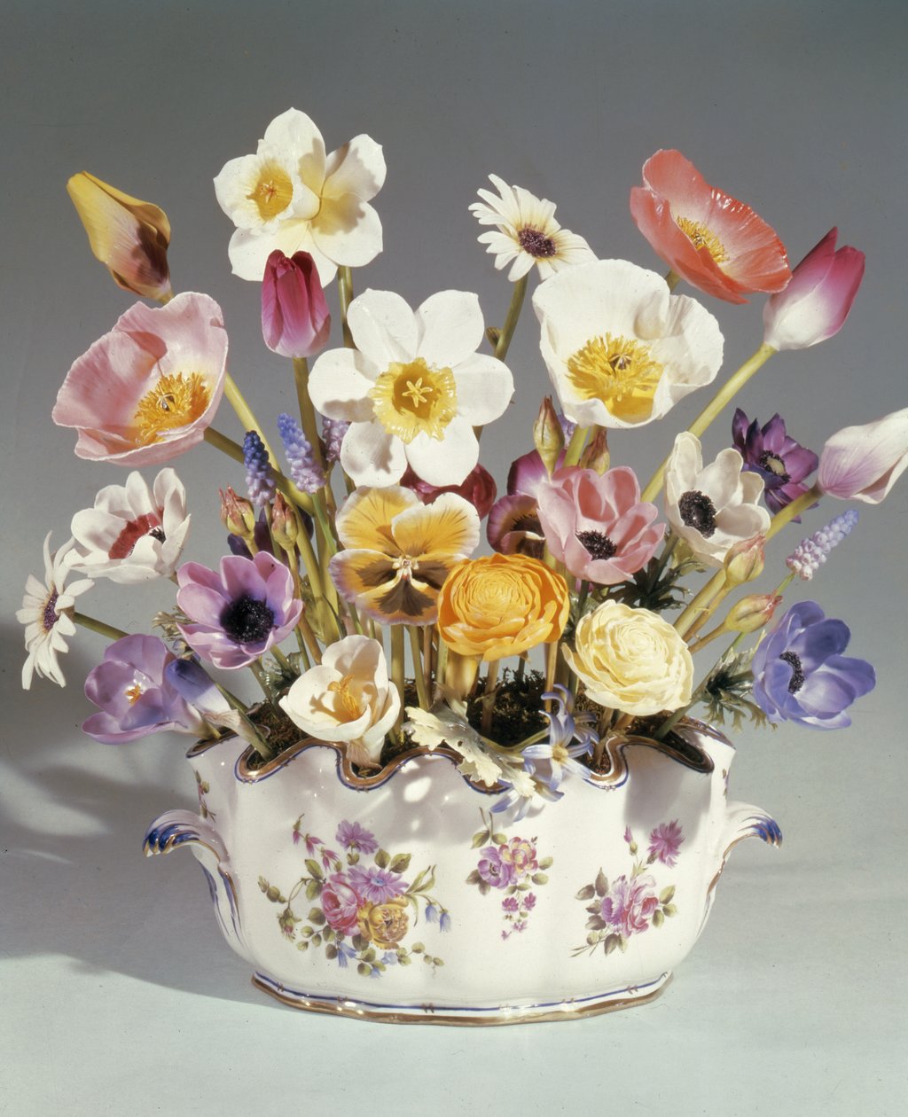 Blommor i en kruka, Royal Worcester (porslin) av English School